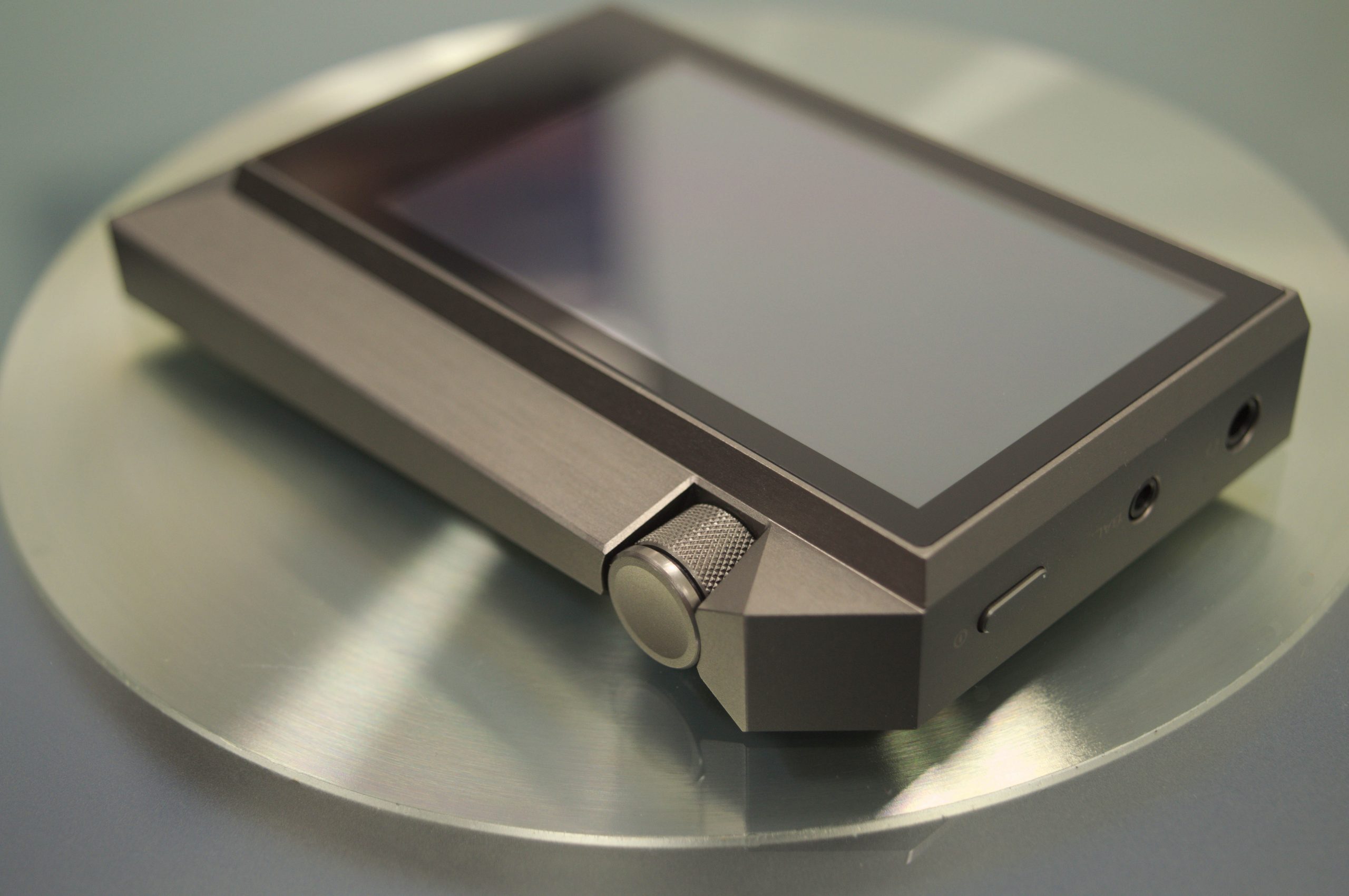 Astell&Kern AK240 - Expert Review | hifiheadphones.co.uk