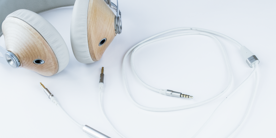 Meze 99 Classic Headphones Review – Yes I Wood!